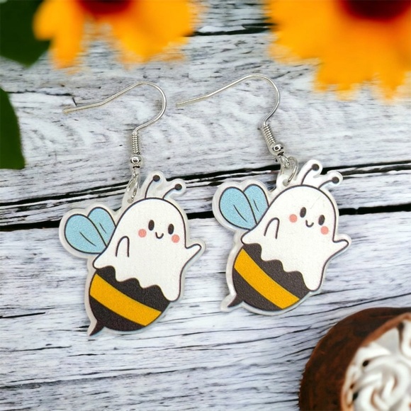 Boo Bees Dangle Earrings: Your Spooktacular Halloween Accessory! 👻🐝 NWT - Picture 4 of 5